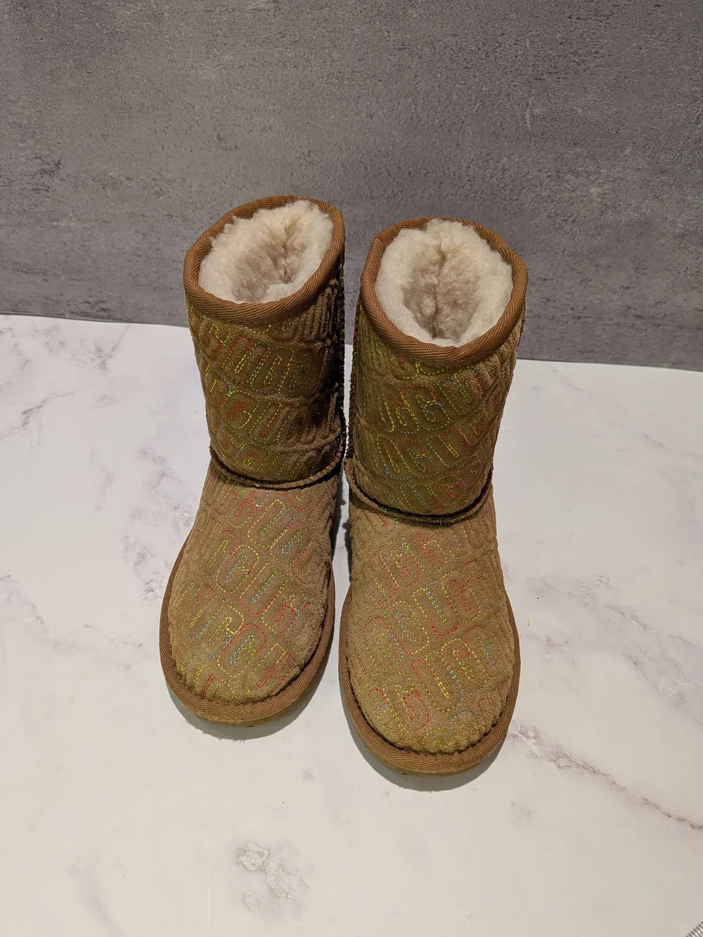 Ugg Boots Rainbow Stitch Classic II Short Suede Chestnut Tan Women's Size 13